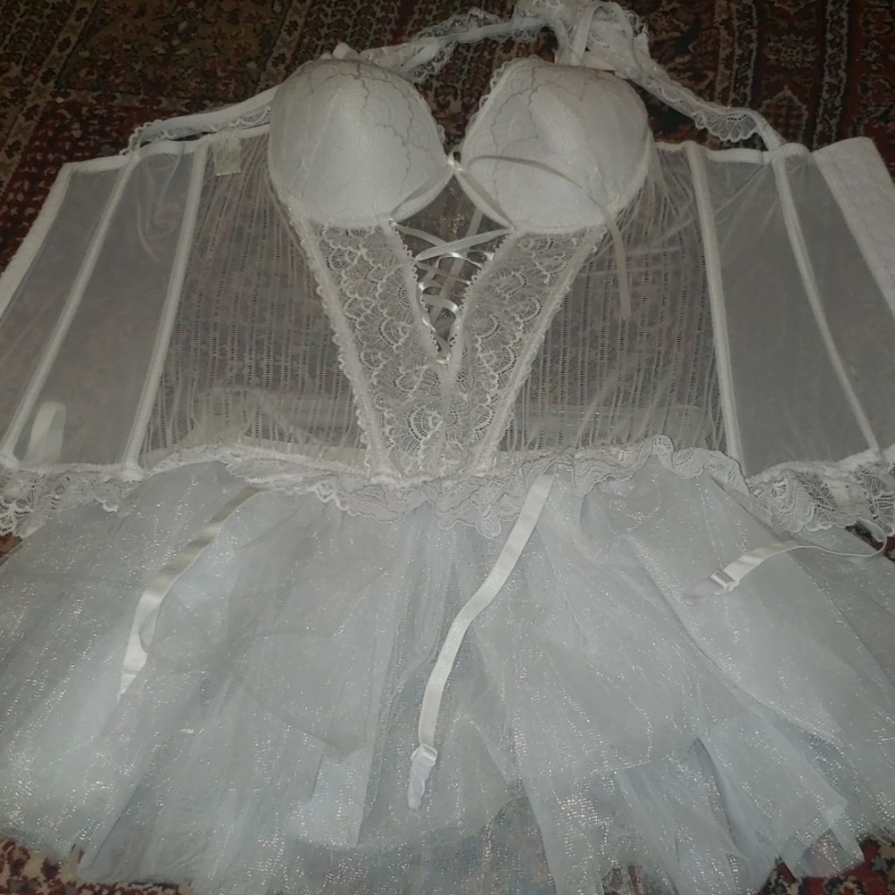White bridal lingerie bustier set